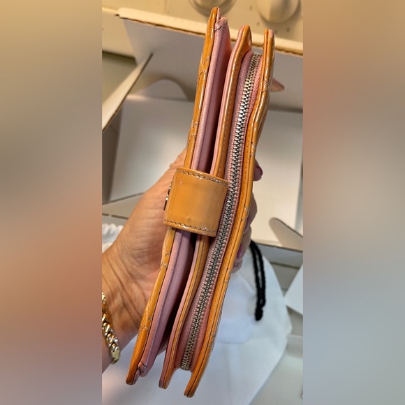 Chanel quilted Patent Leather Wallet & dust bag in Cream-cicle orange - Picture 9 of 16